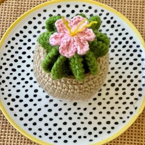 Crochet Cactus marshmallow mug hat (mug not incluso)